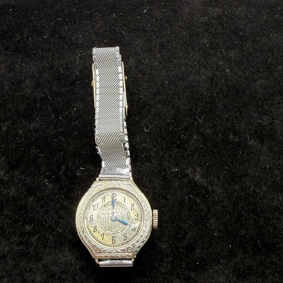 ✨ Vintage 1920s Bulova Ladies Mechanical Wind Watch – Art Deco Engraved Case - Picture 1 of 7